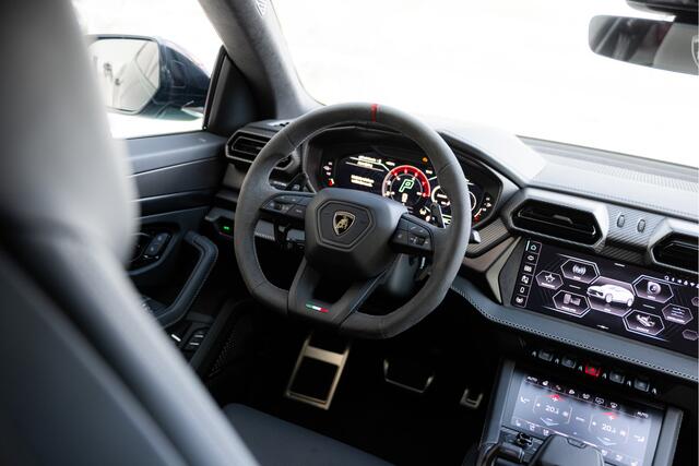 Lamborghini Urus 4.0 V8 Hybrid SE | Verde Hydra Matt | Interior Carbon Pack | 5Y Maintanance Pack