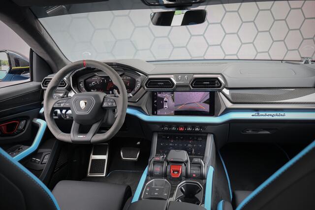 Lamborghini Urus SE 4.0 V8 Hybrid | AKRAPOVIC | ADAPTIVE | TREKHAAK | MASSAGE | STOELVERWARMING & VERKOELING | SUEDE HEMEL | B&O 3D AUDIO |