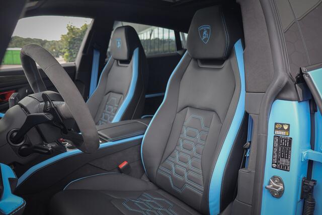 Lamborghini Urus SE 4.0 V8 Hybrid | AKRAPOVIC | ADAPTIVE | TREKHAAK | MASSAGE | STOELVERWARMING & VERKOELING | SUEDE HEMEL | B&O 3D AUDIO |