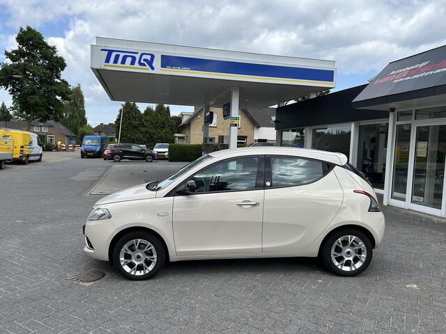 Lancia YPSILON 0.9 TwinAir Opening Edition