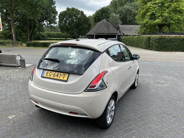 Lancia YPSILON 0.9 TwinAir Opening Edition