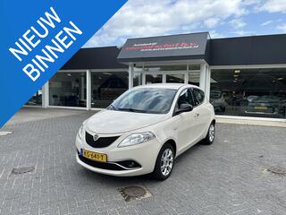 lancia-ypsilon-0.9-twinair-opening-