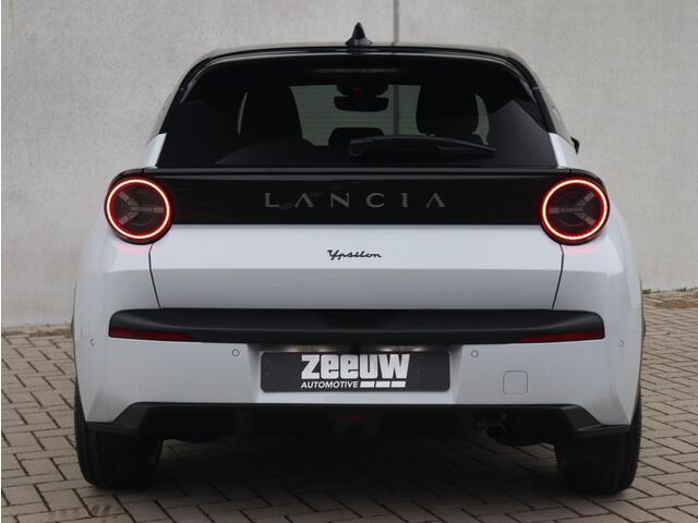Lancia YPSILON 1.2T Hybride HF Line | Sala | Tech pack | Navi |