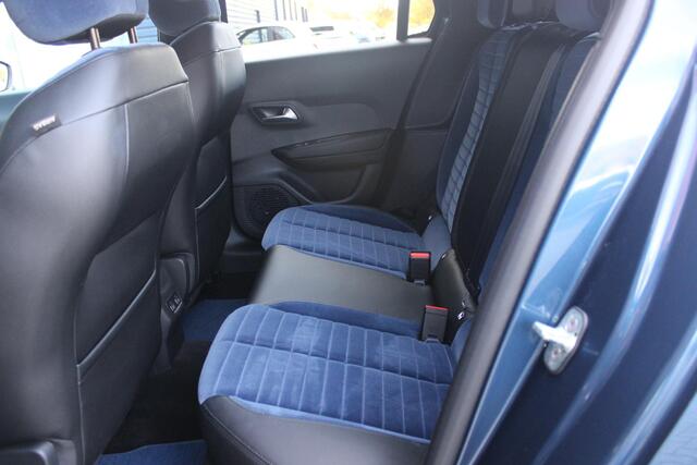 Lancia YPSILON 1.2 110PK Turbo Hybrid Edizione Cassina Limitata | NAVIGATIE | CAMERA VOOR/ ACHTER | ELEKTRISCH VERSTELBARE BESTUURDERSSTOEL | VELOURS BEKLEDING | STOEL VERWARMING | MASAGE FUNTIE OF VOORSTOELEN | DRAADLOOS APPLE CARPLAY / ANDROID AUTO | DRAADLOZE TELEFO