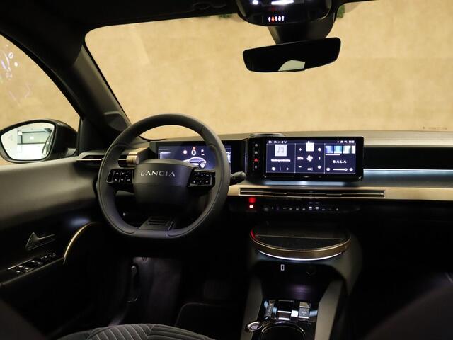 Lancia YPSILON LX 51 kWh - ORIGINEEL NEDERLANDSE AUTO - DODEHOEKDETECTIE - CRUISE CONTROL ADAPTIEF - KEYLESS START - PARKEERSENSOREN VOOR EN ACHTER - LED KOPLAMPEN - WARMTEPOMP - 3 FASE - DRAADLOZE TELEFOONOPLADER - CAMERA