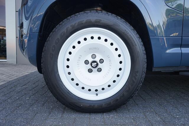Land Rover DEFENDER 110 2.0 P300e 110 S | Heritage | Voorstoelen verwarmd | Afneembare trekhaak | Schuif/Kantel dak |