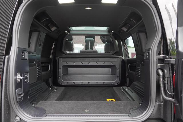 Land Rover DEFENDER 3.0 D250 110 X-Dynamic SE / 3-Zits / 1e Eig / Pano / Luchtvering / Trekhaak / Garantie 06-2029