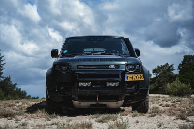 Land Rover DEFENDER P400E XS