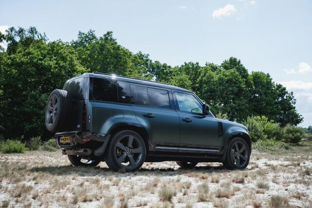 Land Rover DEFENDER P400E XS