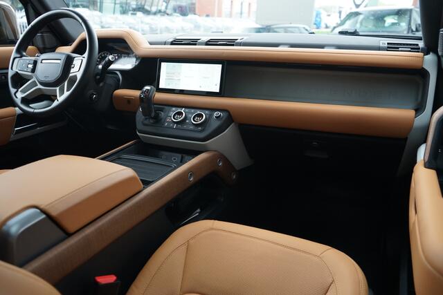 Land Rover DEFENDER 110 2.0 P400e 110 SE | Elektrische trekhaak | Schuif/Kantel dak | Voorstoelen verwarmd / gekoeld | Koelvak |