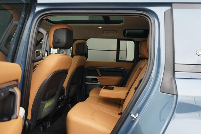Land Rover DEFENDER 110 2.0 P400e 110 SE | Elektrische trekhaak | Schuif/Kantel dak | Voorstoelen verwarmd / gekoeld | Koelvak |