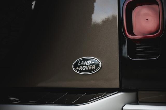 Land Rover DEFENDER SE