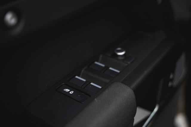 Land Rover DEFENDER SE