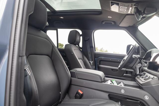 Land Rover DEFENDER 110 P300e 110 X-Dynamic SE | Schuif- /kantel Pano | Trekhaak | Cold Climate | 360 Camera