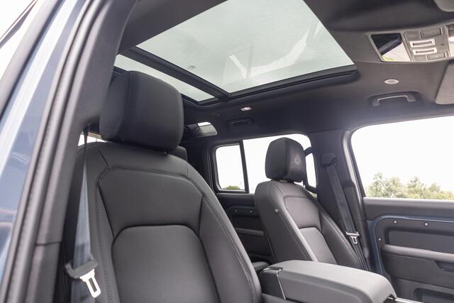 Land Rover DEFENDER 110 P300e 110 X-Dynamic SE | Schuif- /kantel Pano | Trekhaak | Cold Climate | 360 Camera