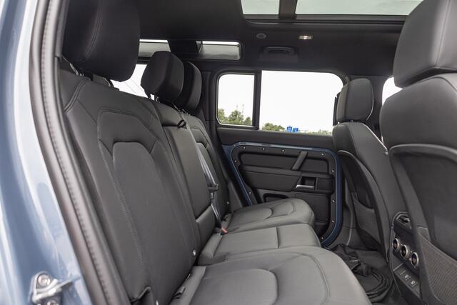 Land Rover DEFENDER 110 P300e 110 X-Dynamic SE | Schuif- /kantel Pano | Trekhaak | Cold Climate | 360 Camera