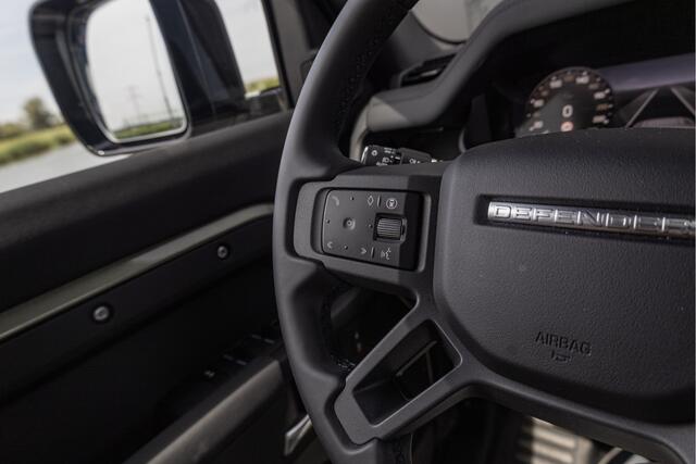 Land Rover DEFENDER 110 2.0 P300e 110 X-Dynamic SE Trekhaak l Schuif- /kantel Pano l Matrix LED l Adapt. Cruise l Head-Up l Black Pack l 20" Inch