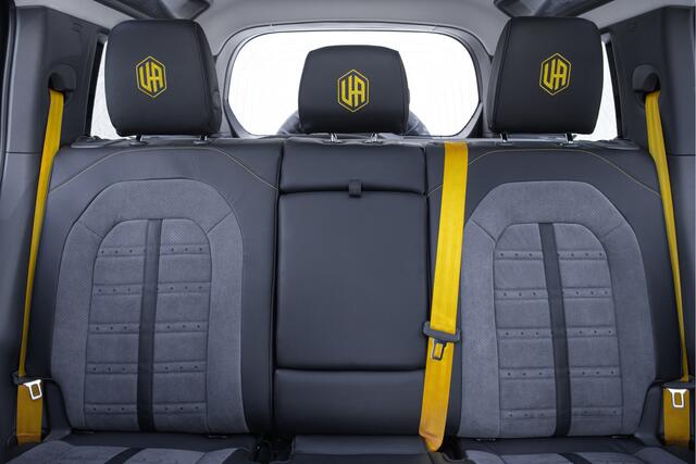 Land Rover DEFENDER 110 2.0 P300e 110 X-Dynamic HSE Urban Wide Track Ferrari Blue Swaters Paint & Full Custom Interior | Stoelverwarming | Stoelverkoeling | Stuurverwarming | Pano | HUD