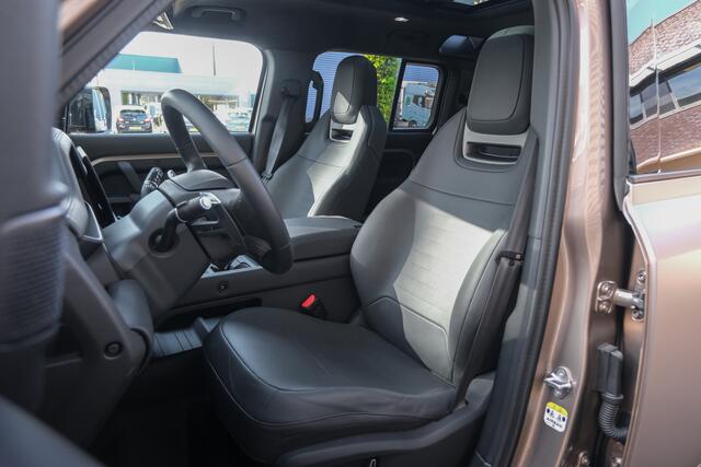 Land Rover DEFENDER 110 4.4 P635 110 Octa / Panorama dak / Elektrische Trekhaak / 22 inch /