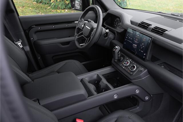 Land Rover DEFENDER 110 2.0 P300e 110 X-Dynamic SE / 22 inch Octa velgen / Matt Frozen Bronze wrap / Sidesteps zwart / Spoiler /