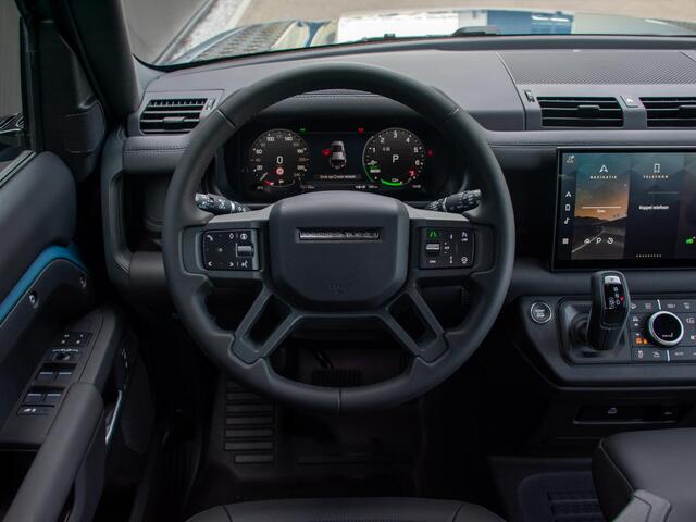 Land Rover DEFENDER 110 2.0 P300e 110 X-Dynamic l 6 Persoons l Treeplanken l Schuif- /kantel Pano l Adapt. Cruise l Black Pack l 360 Camera