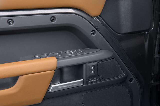 Land Rover DEFENDER 110 2.0 P300e 110 X-Dynamic HSE Urban Wide Track Stoelverwarming | Stoelverkoeling | Stuurverwarming | Pano | HUD