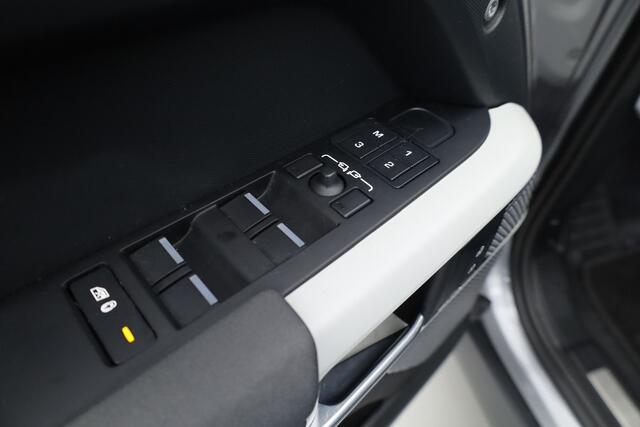 Land Rover DEFENDER 3.0 D300 110 X-Dynamic - Grijs Kenteken | Luchtvering | Leder+Memory | Dig. Cockpit | 360*+PDC | Meridian | Nav+App.Connect | Winterpack | V