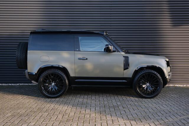 Land Rover DEFENDER 3.0 D200 90 MHEV X-Dynamic SE | Grijs kenteken | Verstralers | 22'' Black Crow | Wrap |