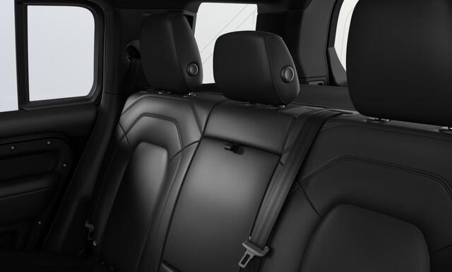 Land Rover DEFENDER 110 P300e 110 Dynamic SE Edition | Schuif/Kantel Dak | Cold Climate Pack | Elektrische Trekhaak | Extended Black Pack |