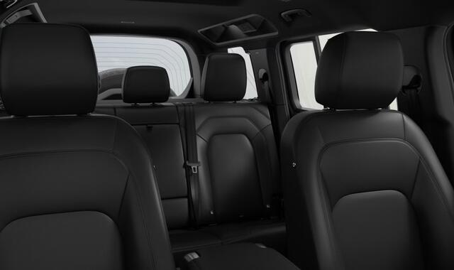 Land Rover DEFENDER 110 P300e 110 Dynamic SE Edition | Schuif/Kantel Dak | Cold Climate Pack | Elektrische Trekhaak | Extended Black Pack |