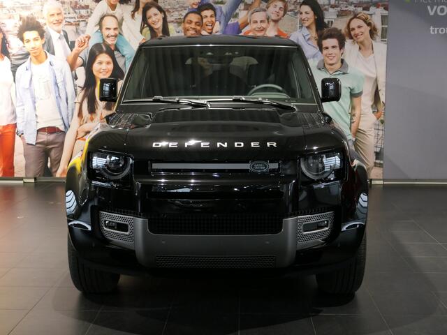 Land Rover DEFENDER 110 2.0 P300e 110 X-Dynamic SE - Plug-in Hybrid - All Seasonbanden - Elektrisch Glazen Panoramadak - 360 graden Camera - Adaptive Cruise Control
