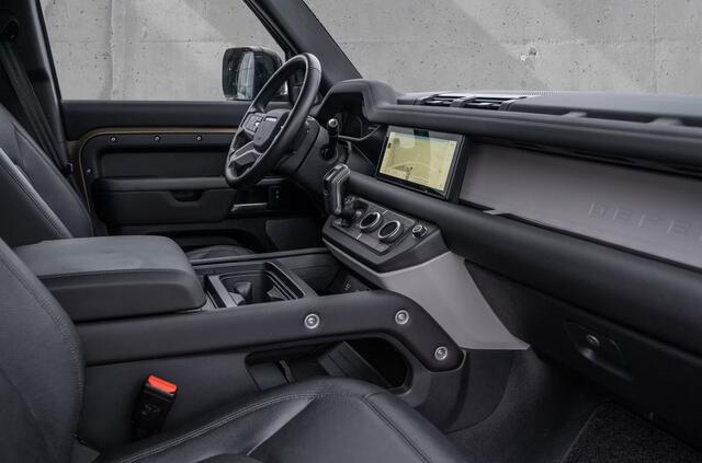 Land Rover DEFENDER 3.0 D200 110 SE Grijs Kenteken Luchtvering Trekhaak Stoelverwarming LED 19 Inch 360 Camera