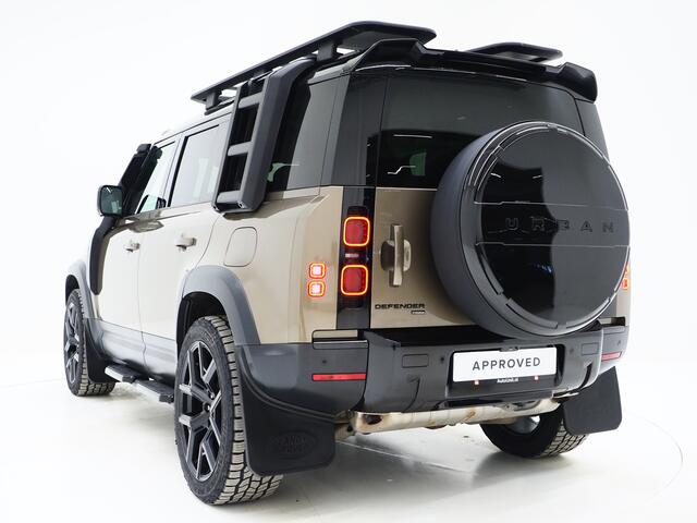 Land Rover DEFENDER 110 2.0 P400e Urban | Panoramadak | Explorer Pack | LIghtbar | 360 | Trekhaak | Meridian | Sidesteps | Carplay
