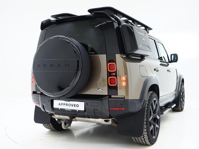 Land Rover DEFENDER 110 2.0 P400e Urban | Panoramadak | Explorer Pack | LIghtbar | 360 | Trekhaak | Meridian | Sidesteps | Carplay