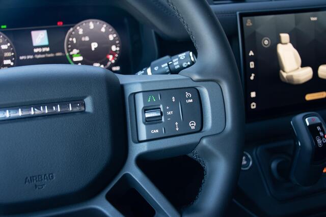 Land Rover DEFENDER 110 2.0 P300e 110 X-Dynamic SE l Adapt. Cruise l Black Pack l 360 Camera l Sfeerverlichting l Stuurwiel verwarming |