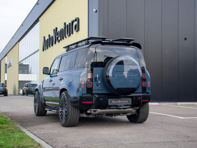 Land Rover DEFENDER 110 2.0 P300e 110 X-Dynamic l 6 Persoons l Treeplanken l Schuif- /kantel Pano l Adapt. Cruise l Black Pack l Clearsight l 360 Camera