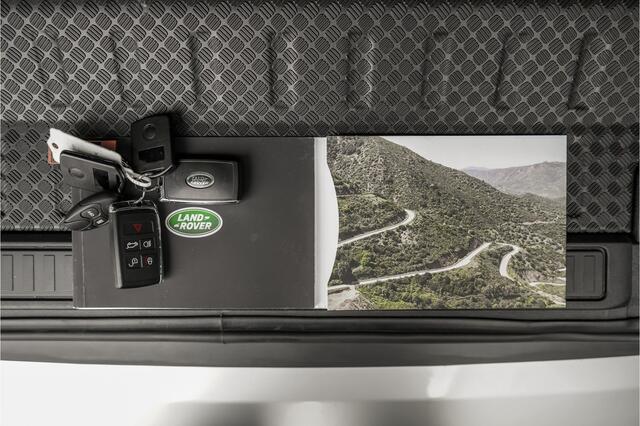 Land Rover DEFENDER 110 2.0 P400e Pano HUD ACC Stuur & Stoelverw