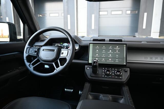 Land Rover DEFENDER 110 4.4 P635 110 Octa