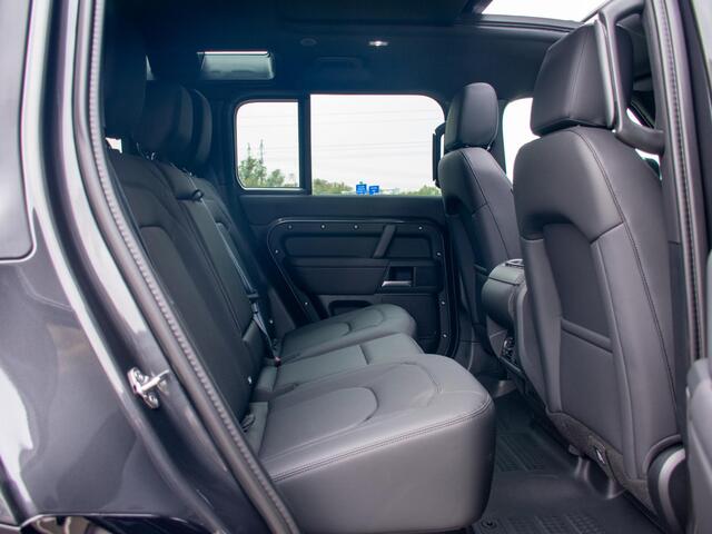 Land Rover DEFENDER 110 2.0 P300e 110 X-Dynamic l 6 Persoons l Schuif- /kantel Pano l Adapt. Cruise l Black Pack l 360 Camera