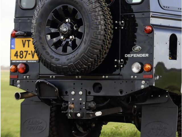 Land Rover DEFENDER 2.2 D SW 110" XTech 6.575 KM in Concoursstaat