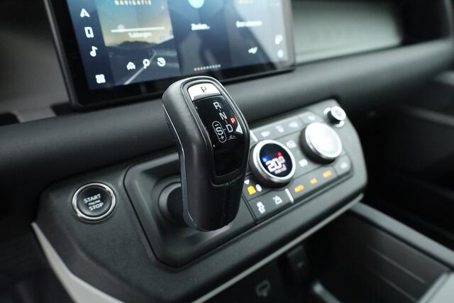 Land Rover DEFENDER 3.0 D300 110 X-Dynamic - Grijs Kenteken | Luchtvering | Leder+Memory | Dig. Cockpit | 360*+PDC | Meridian | Nav+App.Connect | Winterpack | V