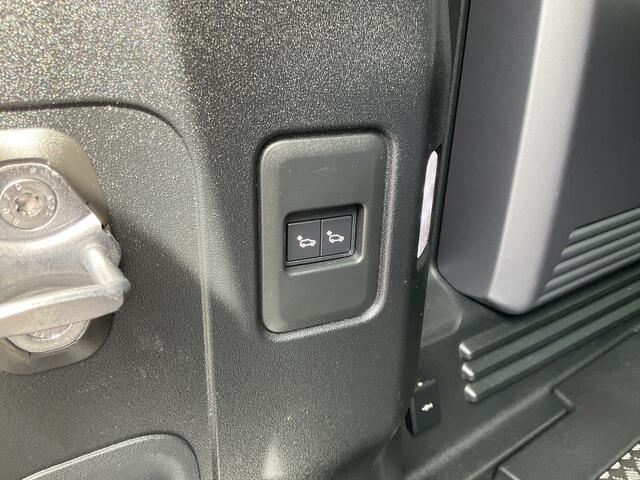 Land Rover DEFENDER 2.0 D240 110 VAN 360°Cam Carplay Memory Trekhaak(3500) Grijs kenteken