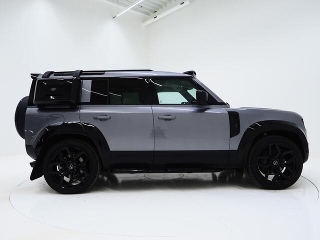 Land Rover DEFENDER 110 2.0 P400e 110 Urban WideTrack Look | Panoramadak | Explorer Pack | Sidesteps | Lightbar | Trekhaak | Meridian