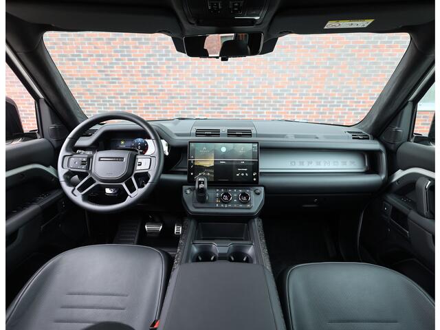 Land Rover DEFENDER P635 OCTA | Pano - Trekhaak - Meridian