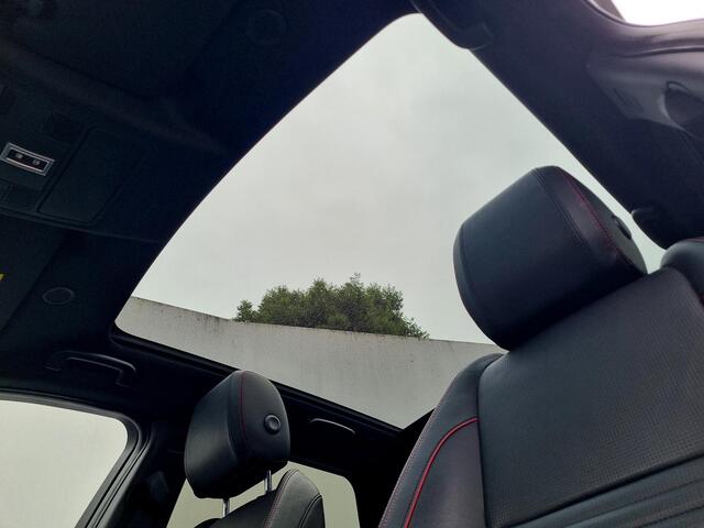 Land Rover DISCOVERY SPORT P300e 1.5 R-Dynamic SE Automaat / Panoramadak / Elektr. Achterklep / Rondomzicht Camera / Navigatie / Cruise Control Adaptief