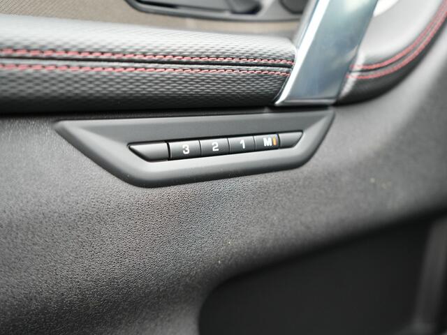 Land Rover DISCOVERY SPORT P300e R-Dynamic SE Plug In Hybrid Dealer O.H PHEV | Panodak | Trekhaak Afn. | Adaptive Cruise | Lederen Sportstoelen Memory | Meridian Sound | 20"L.M | Apple Carplay | Stuurverwarming | Camera |
