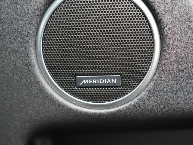 Land Rover DISCOVERY SPORT P300e R-Dynamic SE Plug In Hybrid Dealer O.H PHEV | Panodak | Trekhaak Afn. | Adaptive Cruise | Lederen Sportstoelen Memory | Meridian Sound | 20"L.M | Apple Carplay | Stuurverwarming | Camera |