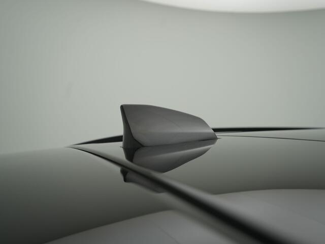 Land Rover DISCOVERY SPORT P300e 1.5 R-Dynamic HSE - RIJKLAARPRIJS - Plug In Hybride - All Seasonbanden - Elektrisch Glazen Panoramadak