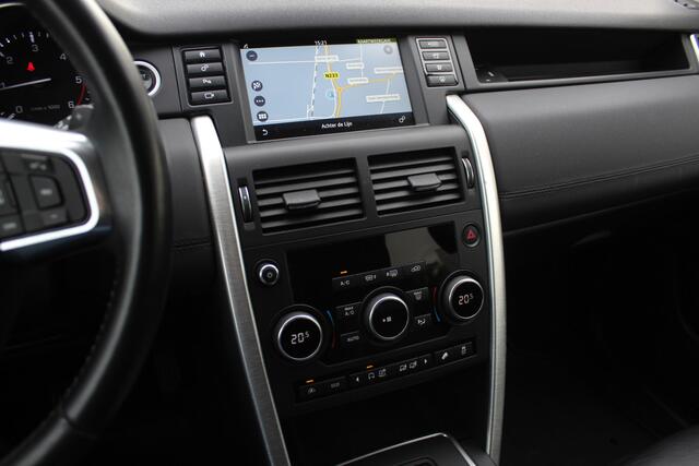 Land Rover DISCOVERY SPORT 2.0 TD4 HSE / Trekhaak / Panoramadak / Camera / Leder / 18'' / Keyless / Navigatie / Stoelverwarming / Xenon / Cruise Control