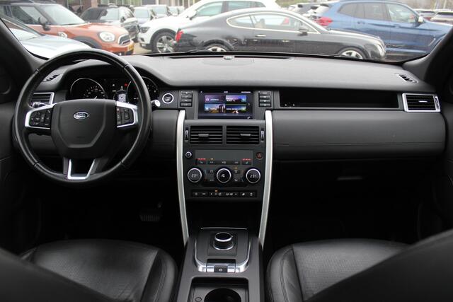 Land Rover DISCOVERY SPORT 2.0 TD4 Urban Series SE Dynamic / Trekhaak / Panoramadak / Camera / Leder / 19'' / Meridian / Navigatie / Stuur+Stoelverwarming / Cruise Control